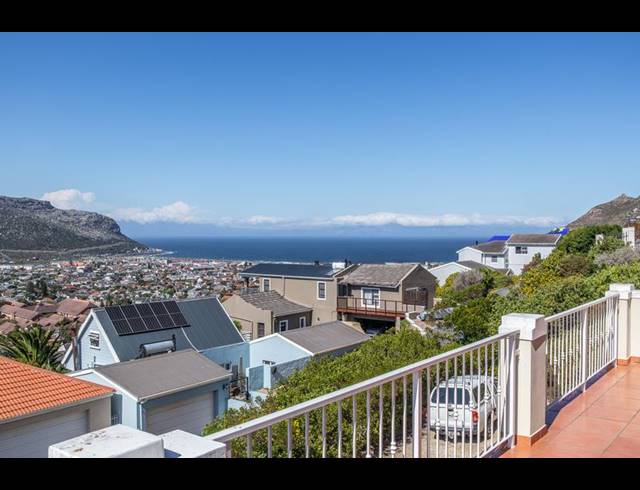 5 BEDROOM HOUSE FOR SALE IN FISH HOEK